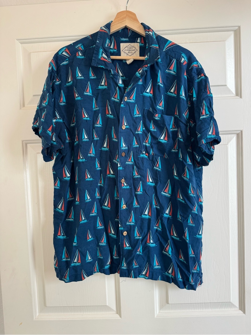Men's Navy Sailboat Print Short-Sleeve Button-Up Shirt